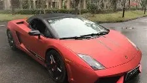 余承东就“驾驶时分心”事件表态：主动自首并缴纳罚金，实为玩手机时分心